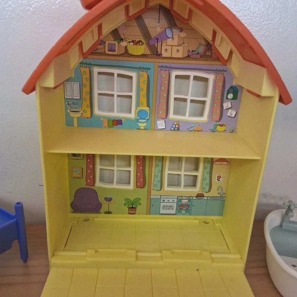 Peppa Pig Folding Fold N Go Deluxe Yellow House Play Set‎ + Fugures Accessories